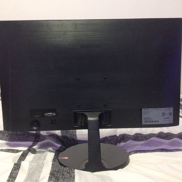 Samsung S24D330H 24" Full HD Monitor - Black (LS24D330HSL/ZA) - Picture 3 of 6